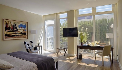 Deluxe Double Room, 1 King Bed, Jetted Tub, Garden View