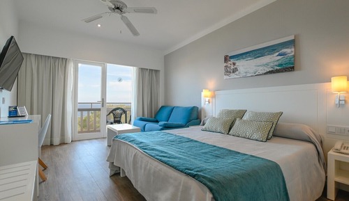 Junior Suite, Balcony, Partial Sea View (2 Adults + 1 Child)