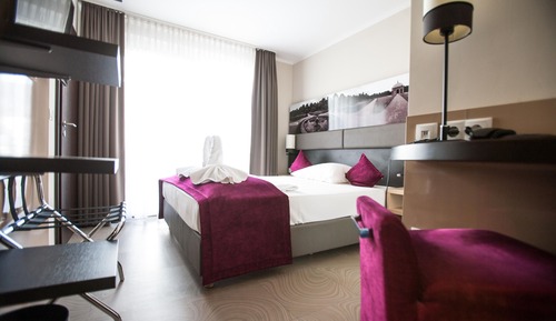 Deluxe Double Room, Garden View
