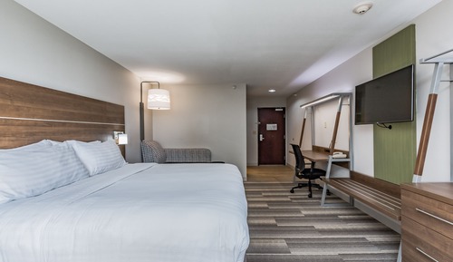 Standard Room, 1 King Bed, Accessible Bathtub