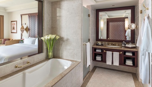 Room, 1 King Bed, Terrace (Al Bandar)