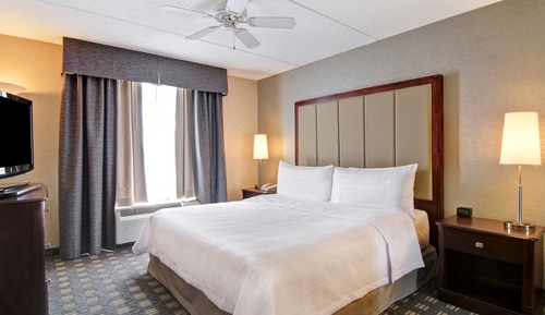Suite, 1 King Bed, Accessible, Non Smoking