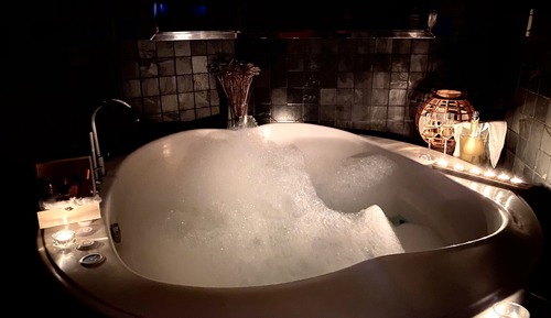 Double Room, Jetted Tub