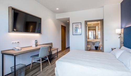 Deluxe Room (Deluxe Queen)
