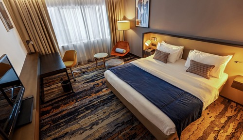 Standard Room, 1 King Bed, Club Lounge Access