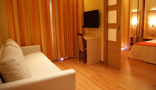 Family Room (3 adults)