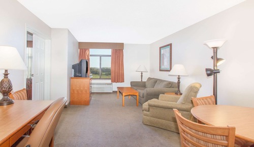 Deluxe Suite, 1 Bedroom, Non Smoking (1 King Bed)