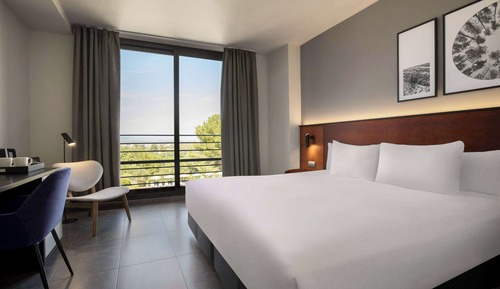 Room, 1 King Bed, Pool View