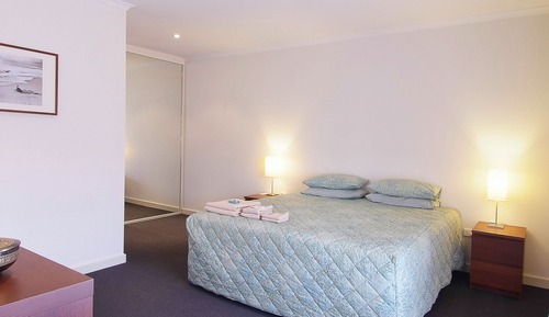 One Bedroom Apartment 