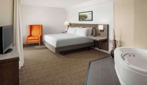 One king bed with whirlpool