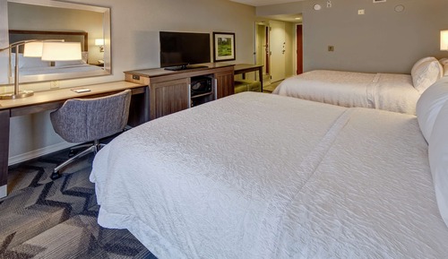 Room, 2 Queen Beds, Accessible, Bathtub (Mobility & Hearing)