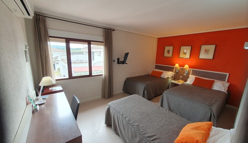 Basic Triple Room, Garden View