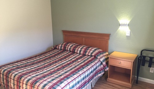 Room, 1 Queen Bed, Roll-in Shower, Non Smoking