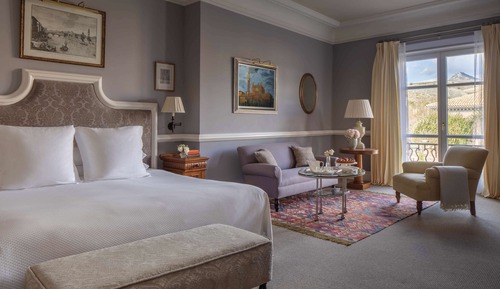 Junior Suite (Extra Bed 2 Adults + 1 Child)
