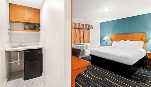 Room, 1 King Bed, Non Smoking