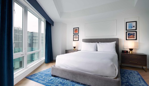 Deluxe Suite, 1 Queen Bed