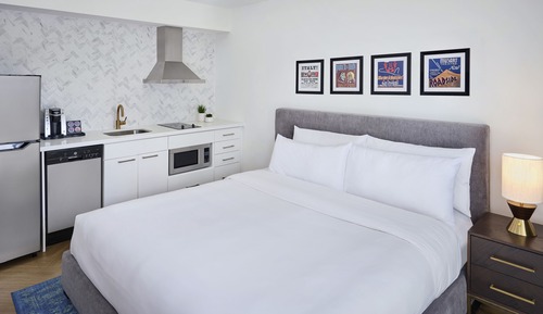 Deluxe Room, 1 King Bed