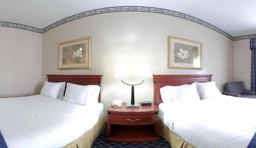 Standard Room, 2 Queen Beds, Mobility Accessible (Accessible Tub)