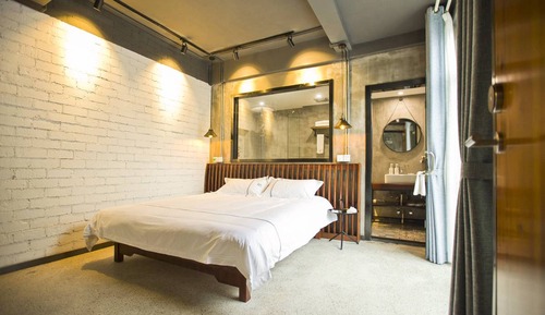 Above Cloud King Size Room 