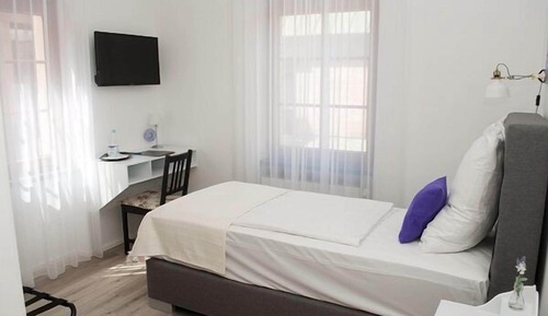 Single Room (Vino)
