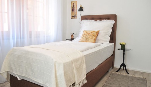 Single Room (Fleur)