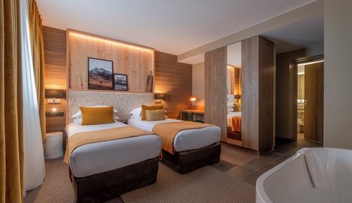 Signature Suite, 3 Bedrooms, Hot Tub, Mountain View