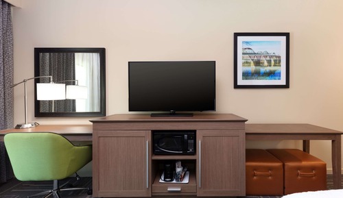 Room, 1 King Bed, Refrigerator & Microwave (with Sofa)