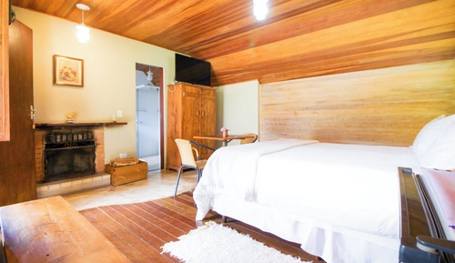 Deluxe Chalet, Hot Tub