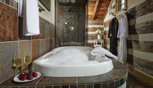 Log Cabin, Downstairs Suite