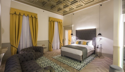 Suite, 1 Queen Bed