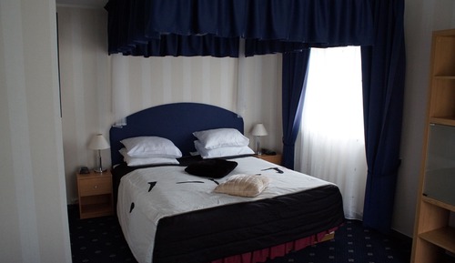 Honeymoon Suite