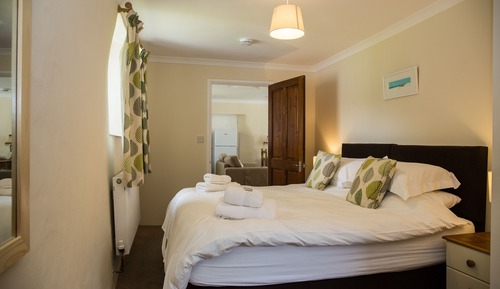 Classic Cottage, Accessible, Courtyard View (Pendragon Cottage Llamrai)