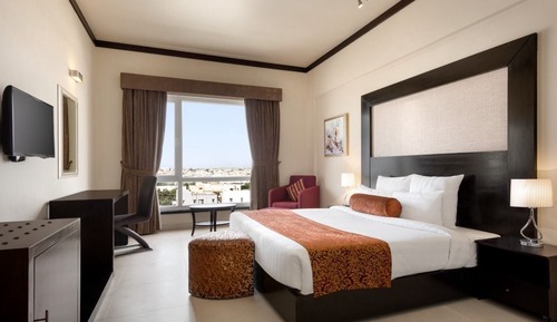 Deluxe Room, 1 King Bed, Smoking