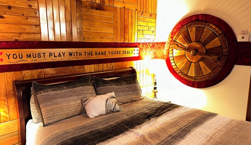 Signature Cabin, 1 Queen Bed with Sofa bed (Luck of the Draw)