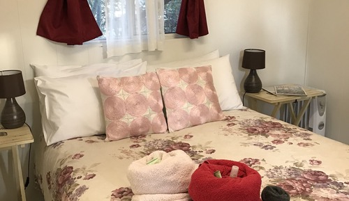 Cabin, 2 Bedrooms (Red Rosella)