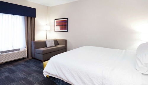Room, 1 King Bed, Non Smoking, Refrigerator & Microwave