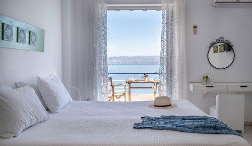 Studio, 1 King Bed, Sea View, Beachfront