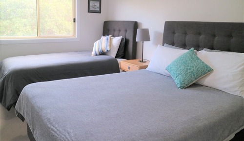 Twin Room with ensuite (Shared Lounge & Kitchen)
