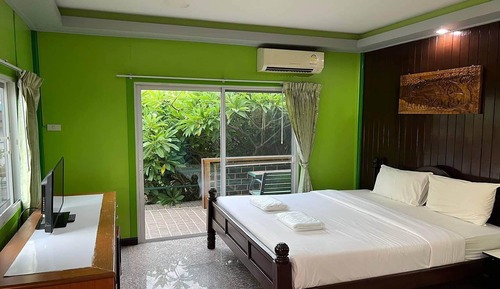 Comfort Cottage, 1 Double Bed, Refrigerator & Microwave, Poolside