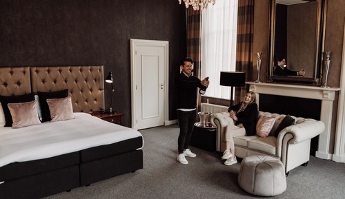 Honeymoon Suite