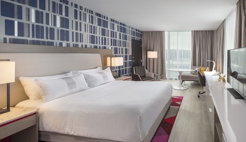 Junior Suite, Corner