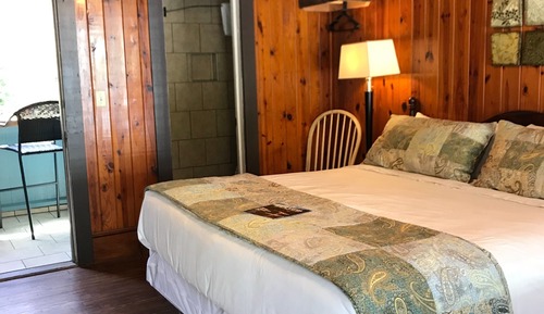 Standard Room, 1 King Bed, Balcony (The Mountain Laurel Room)