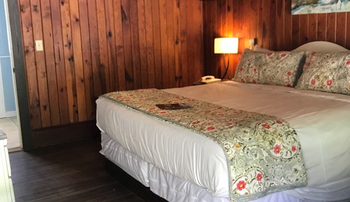 Standard Room, 1 King Bed, Connecting Rooms (The Savannah Room Too)