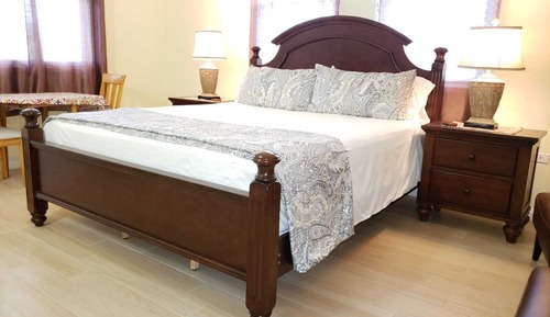 Deluxe Studio Suite, 1 King Bed, Balcony, Hill View