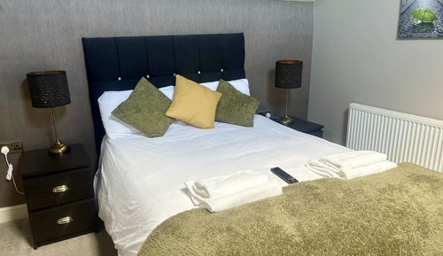Standard Loft, Ensuite (Attic Room with desk)