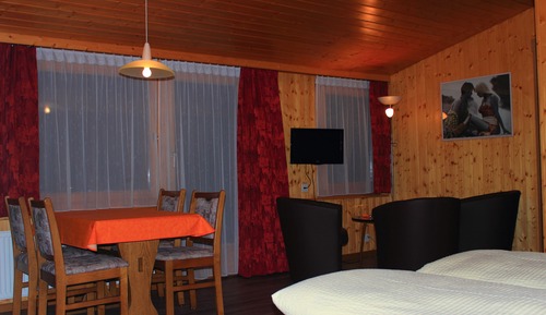 Family Room, 2 Bedrooms