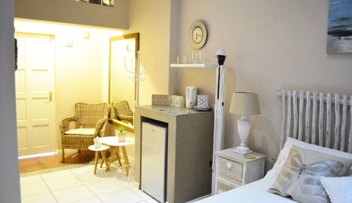 Queen Room (2)