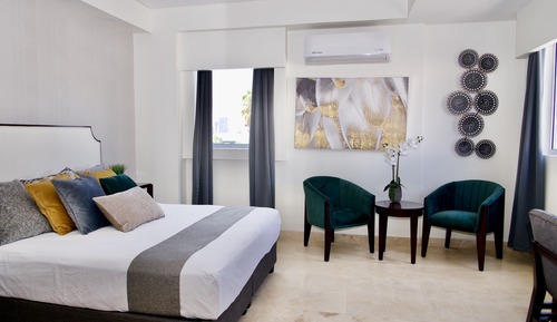 Deluxe Studio, 1 King Bed, Non Smoking, Kitchen (502)