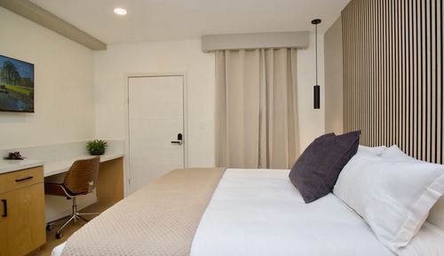 Design Studio Suite, 1 King Bed, Non Smoking, Kitchenette