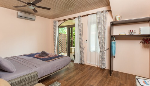 Deluxe Double Room, 1 King Bed, Patio